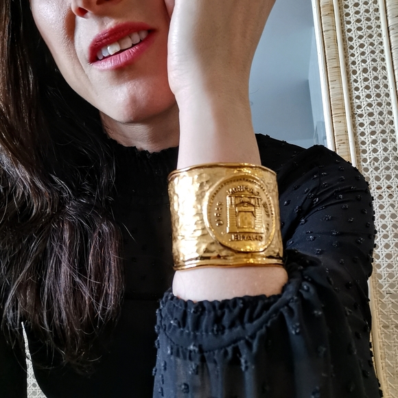 *sold* Vintage Chanel 1990-91 gold tone cuff bracelet, 31 rue Cambon designer - Picture 9 of 9